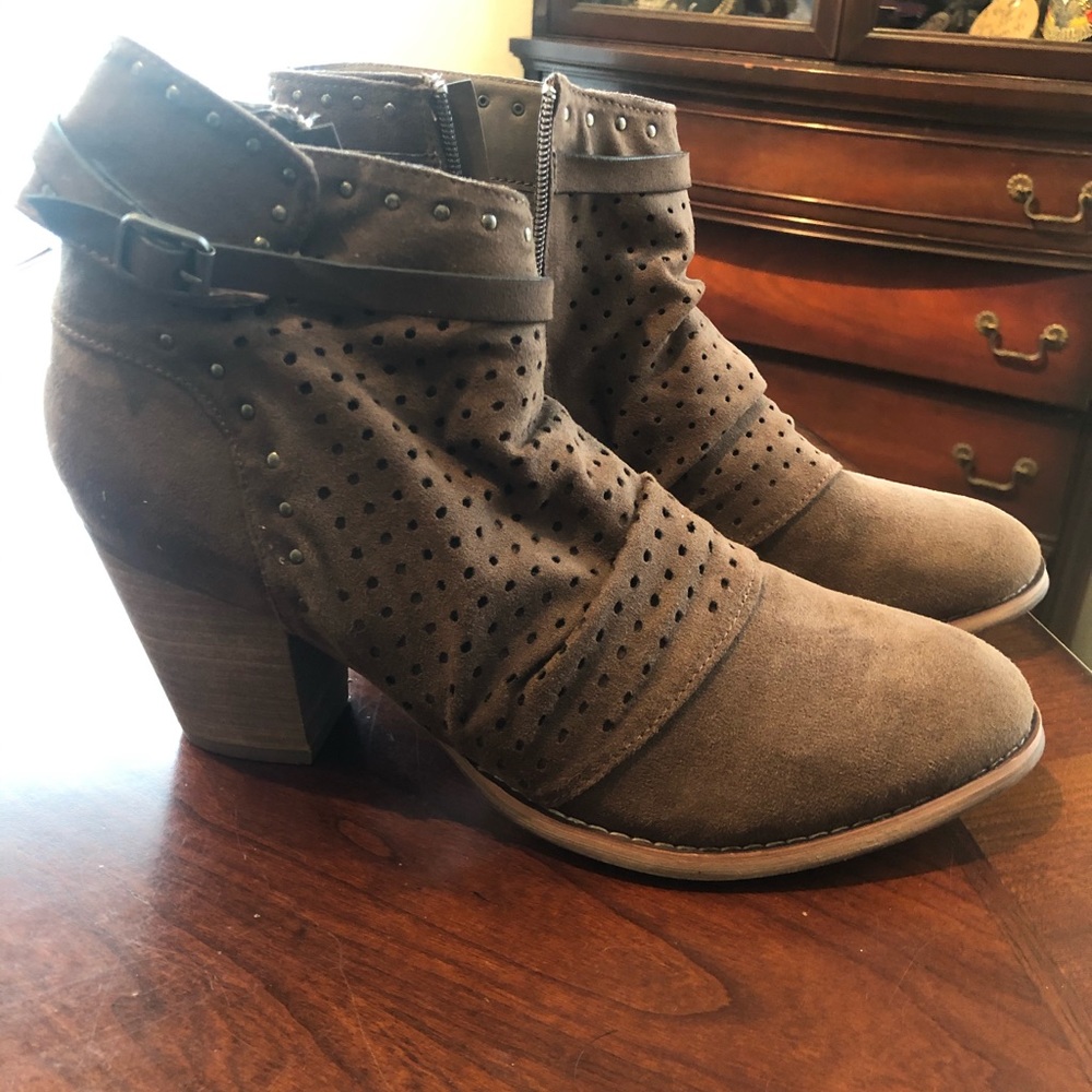 Very G Lola Tau Bootie